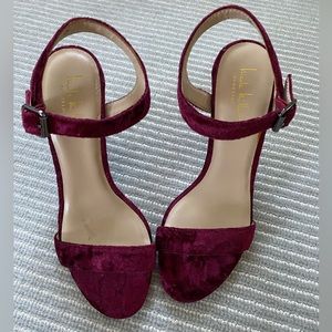 Nicole Miller Burgundy Velvet Strappy Block Heels. Size 8